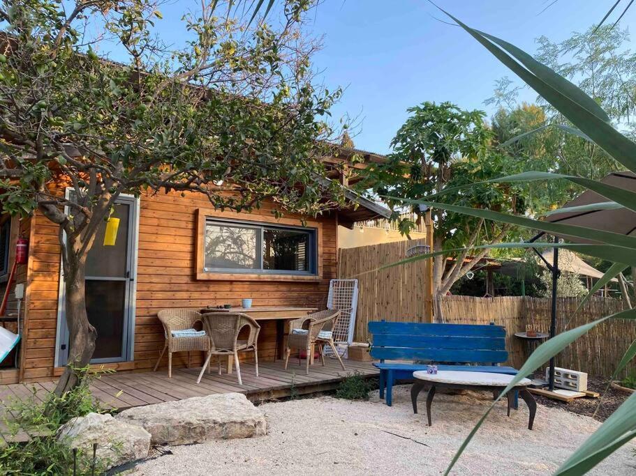 Bit Cabin Near The Airport Kfar Daniel Exterior foto